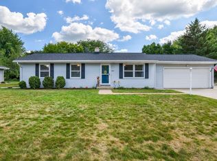 890 Clover Ln, Oregon, WI 53575