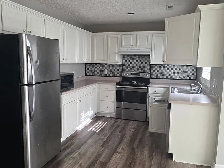 1504 Greys Mill Rd — Photo 4