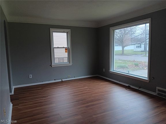 3rd image of 12002 Lena Ave