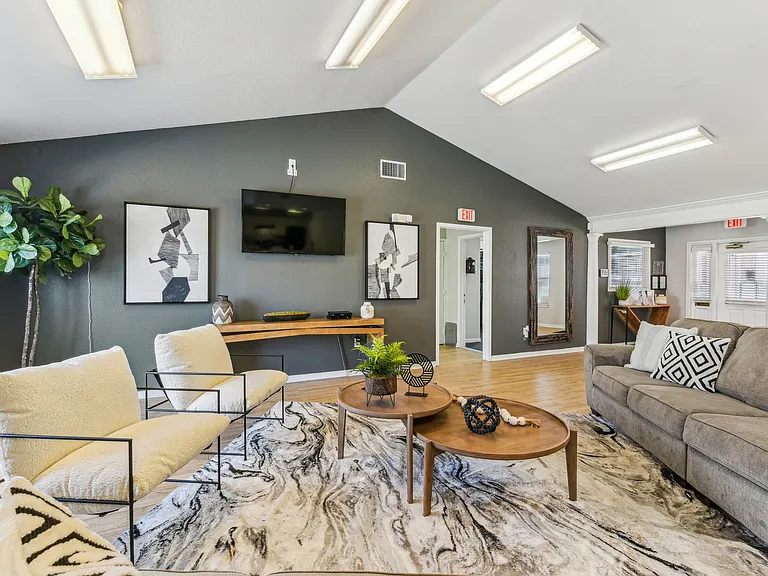 Las Villas De Leon Apartments — Photo 14