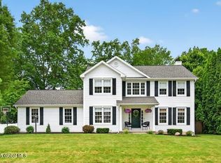 16 Spruce St, Clifton Park, NY 12065