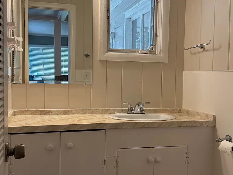 1529 Iowa Pl — Photo 9