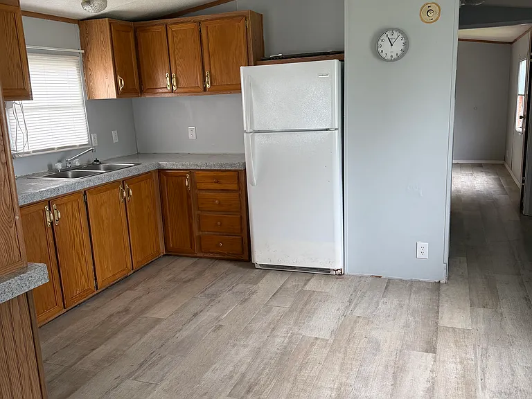 507 W Broadway St — Photo 5