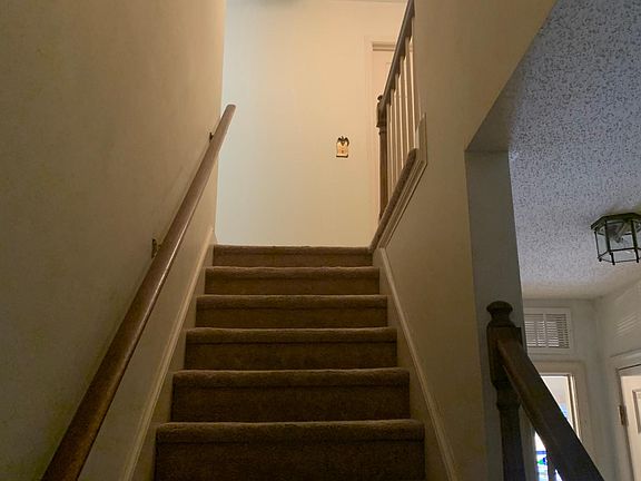 2nd image of 710 Greenbriar Dr