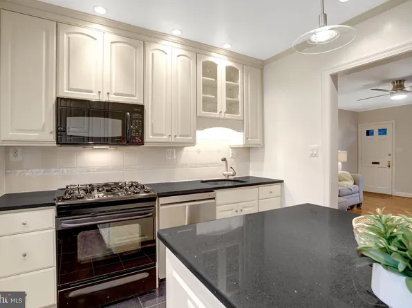 1201 S Barton St Unit 182, Arlington, VA 22204