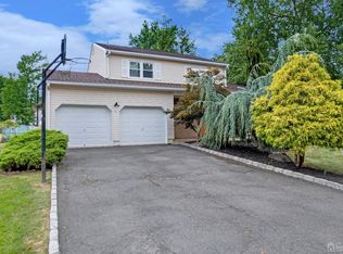 41 Laura Ave, Edison, NJ 08820