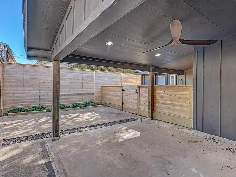 430 N Hutcheson St — Photo 4