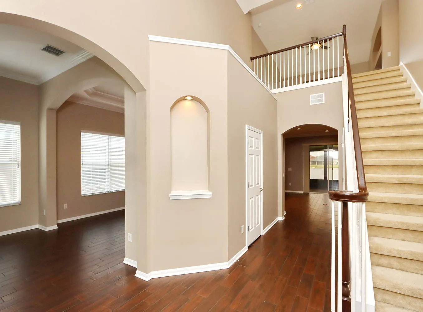 4 bed, 4.5 bath, 3453 sqft, $3,300 — Photo 2