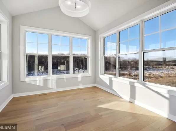 5501 Rolling Hills Pkwy, Chaska, MN 55386