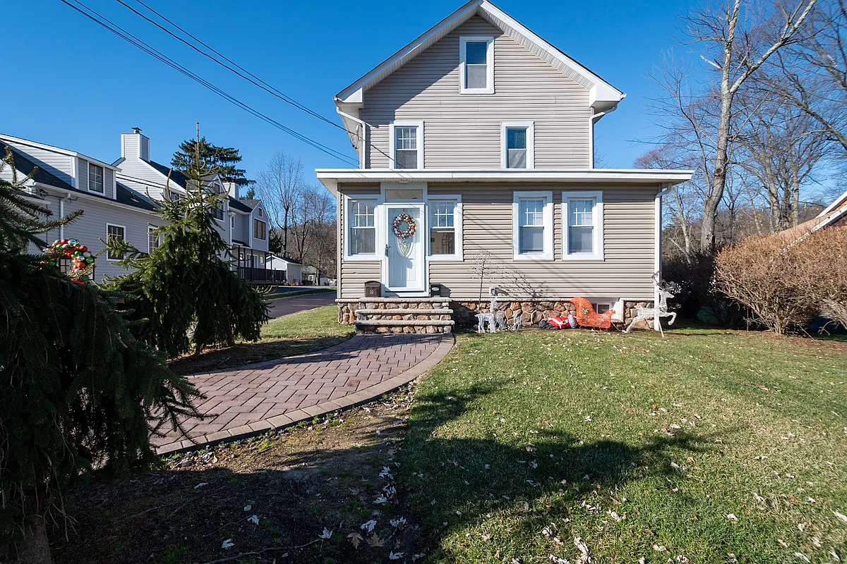 Building Photo - 22 Personette St #1