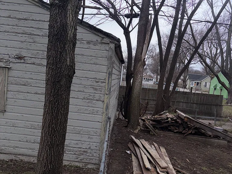 1513 S Livingston St — Photo 29