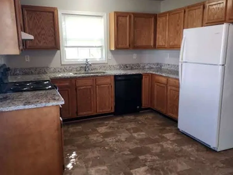 1760 Birch Dr — Photo 4