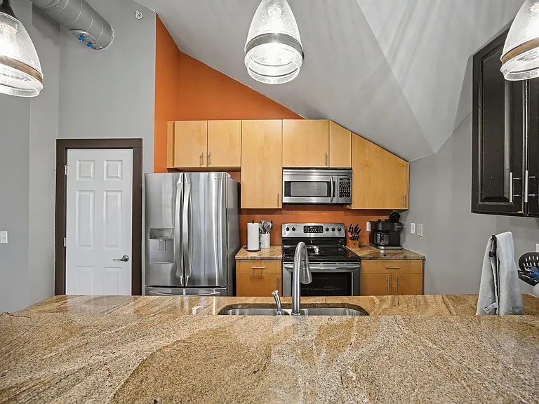 261 S Limestone St #304 — Photo 16