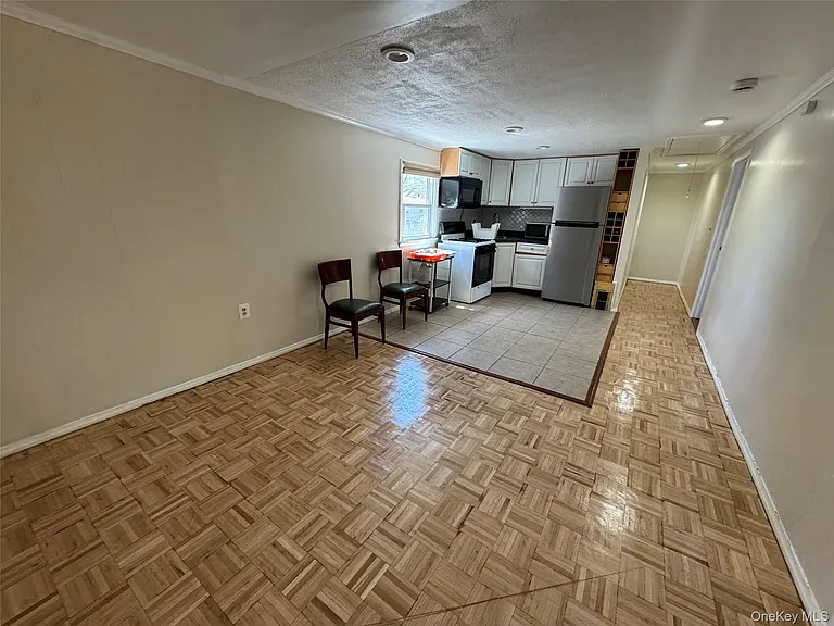 486 Silver St — Photo 2
