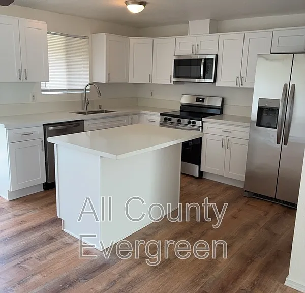 216 Chicago Blvd S #C — Photo 1