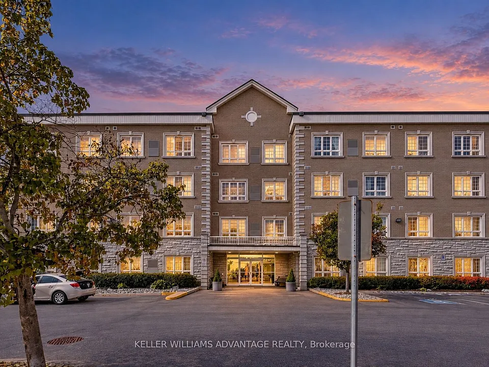 112 Simcoe Rd #407
