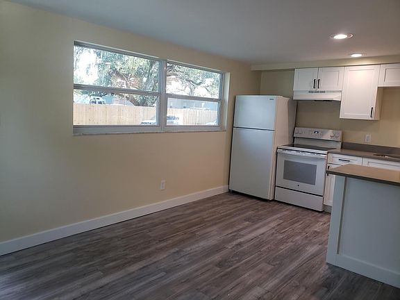 5th image of 206 E Plymouth St APT B