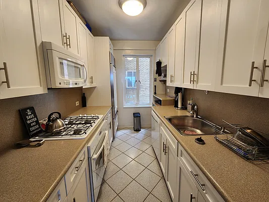 Rented by essential NEW YORK Real Estate | media 9