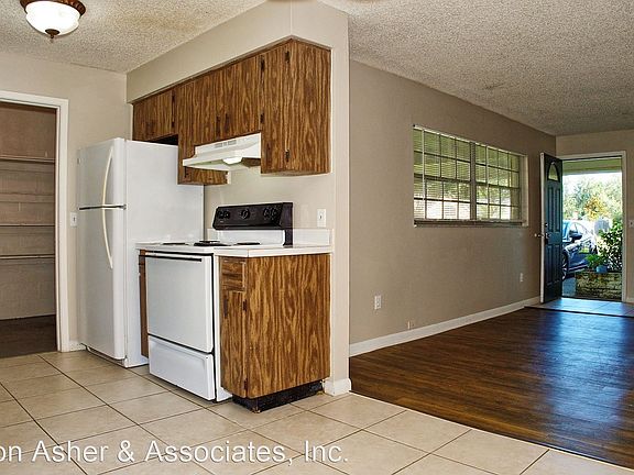 5th image of 760 E Magnolia Ave