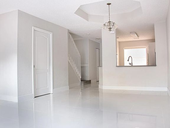 5th image of 12073 SW 140th Ter #4-20
