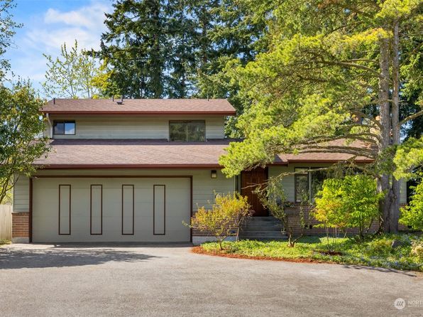 12745 Roosevelt Way NE, Seattle, WA 98125