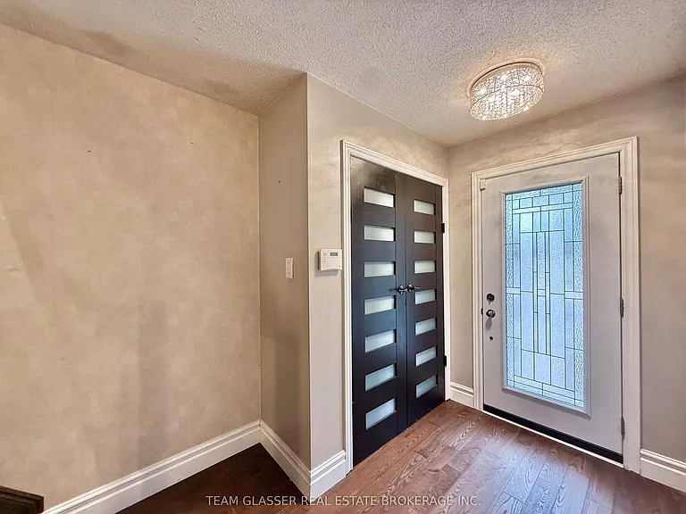81 Erica Cres — Photo 7
