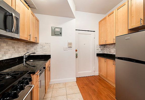 2nd image of 216 E 28th St #2CR