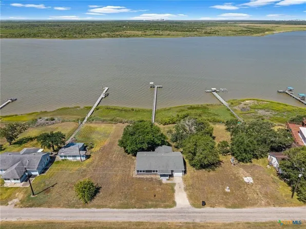532 County Road 311, Port Lavaca, TX 77979