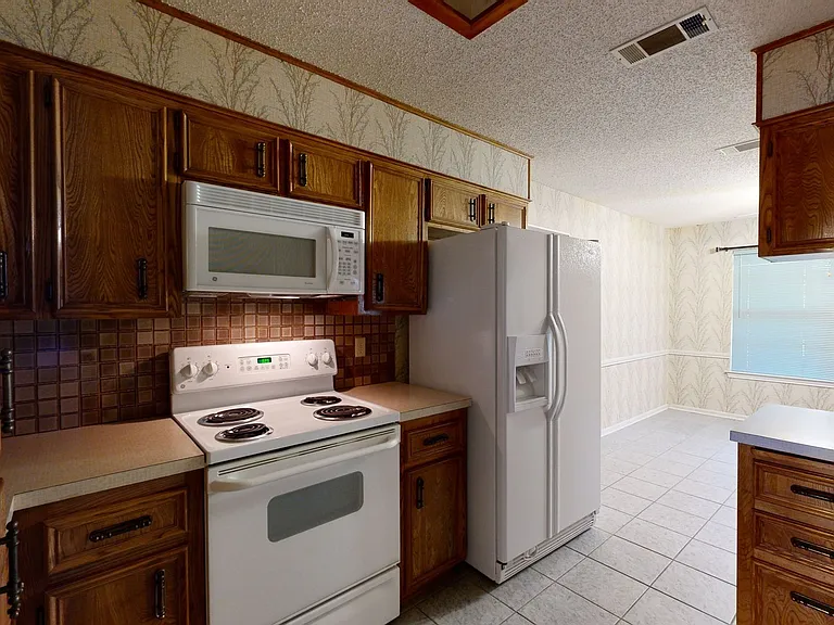 1711 Redwood Dr — Photo 9