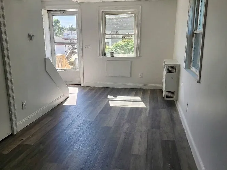 15 Maple Ave #B — Photo 3