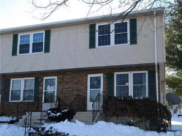 10 Countryside Ln #1, Middletown, CT 06457