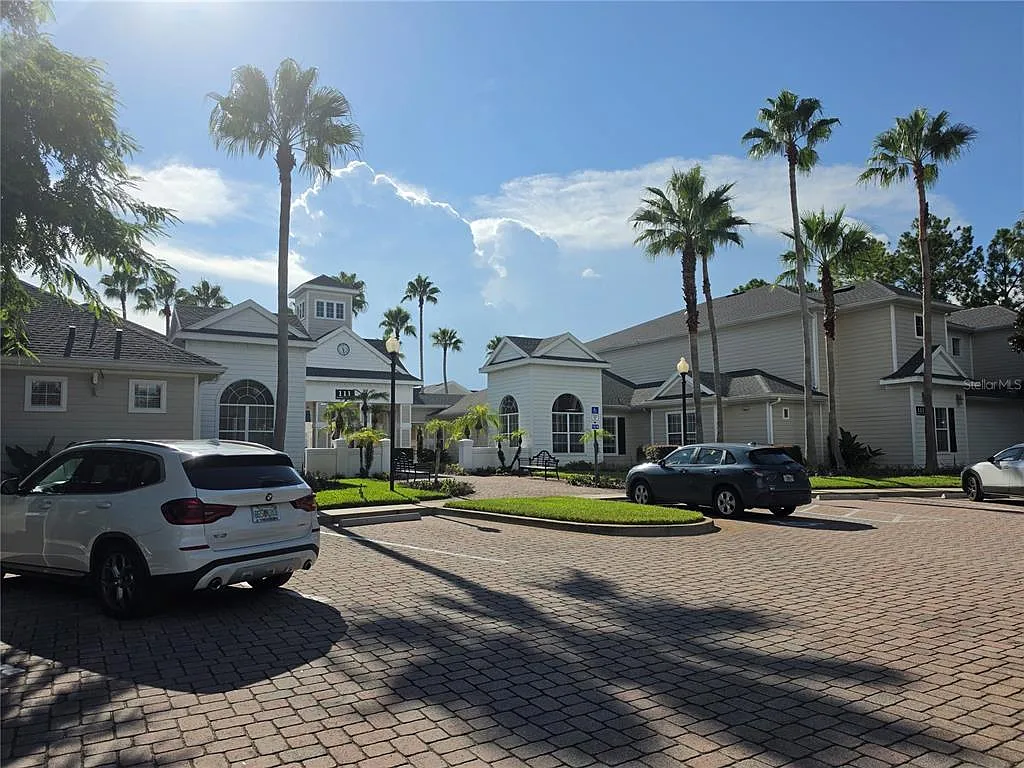 2 bed, 2.0 bath, 1276 sqft, $1,950 — Photo 3