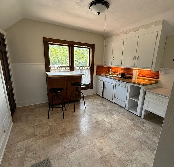 733 Oakwood Ave #UPPER — Photo 1