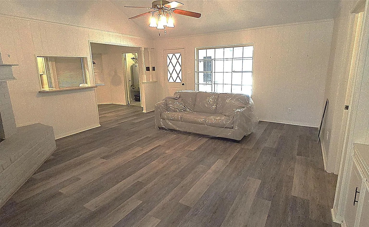 3 bed, 2.0 bath, 1850 sqft, $2,300 — Photo 2