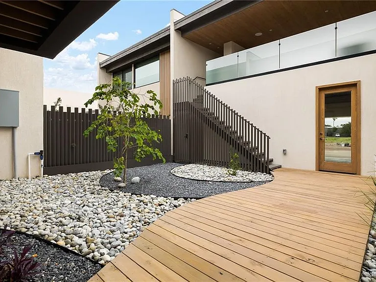 1414 S 7th Ave — Photo 24