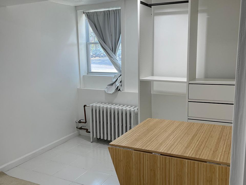 1st image of 3055 Coddington Ave #1