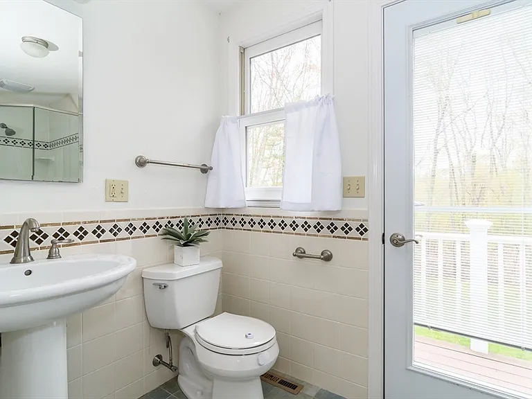 20 Eastleigh Ln — Photo 12