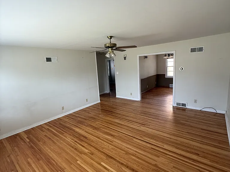 604 W 20th Ave — Photo 2