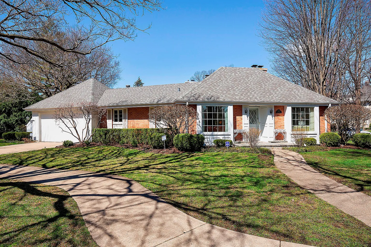 1027 Forest Ave photo 1