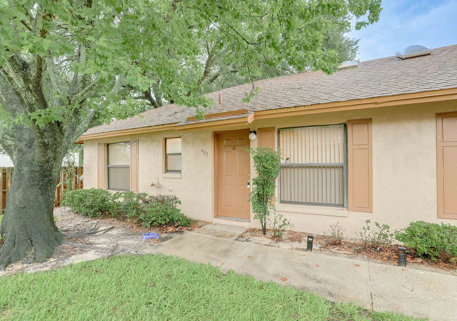 407 Douglas Way — Photo 2