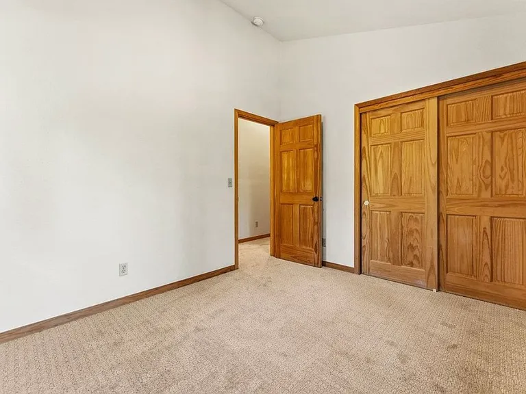 10915 Royal Crest Dr — Photo 6