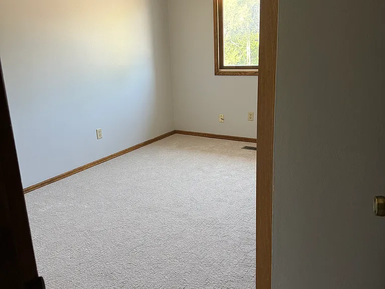 142 E Wood Ave — Photo 5