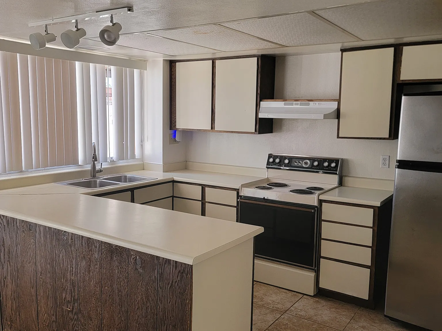 4 bed, 2.5 bath, 1656 sqft, $1,750 — Photo 4
