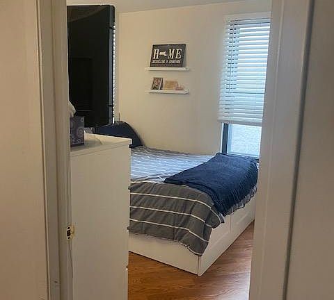 5th image of 2518 N Southport Ave APT 2R