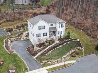 9 Locust Ct, Hackettstown, NJ 07840