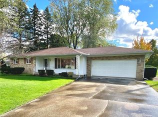 1065 Golfview Dr, Conneaut, OH 44030
