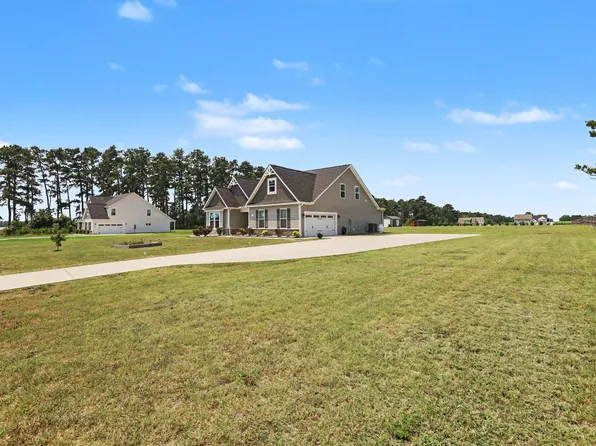 157 Sweet Grass Ln, Raeford, NC 28376