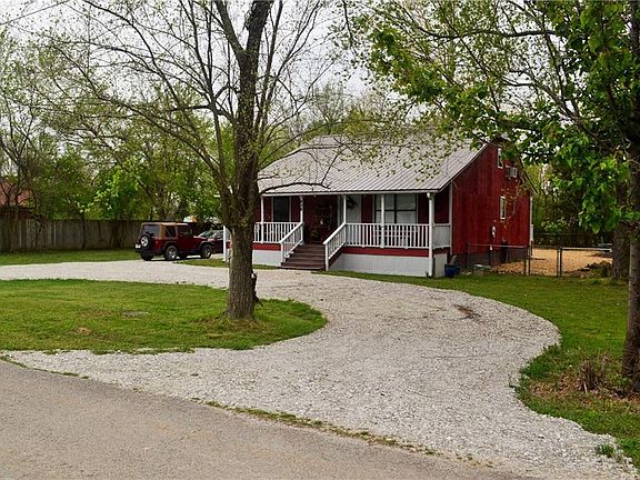3rd image of 428 W Circle Dr
