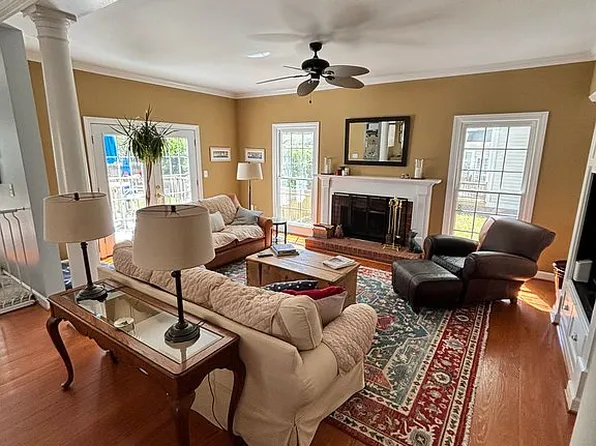 1069 Groves Manor Ct, Mount Pleasant, SC 29464