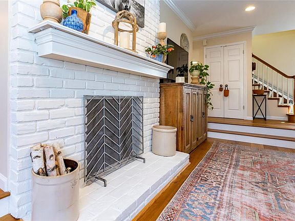4th image of 14955 Broadmont Dr